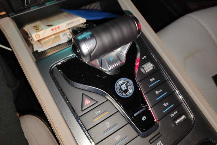 Used BYD Yuan PLUS 2024 Honor Edition 430KM Leading Model Gear Lever