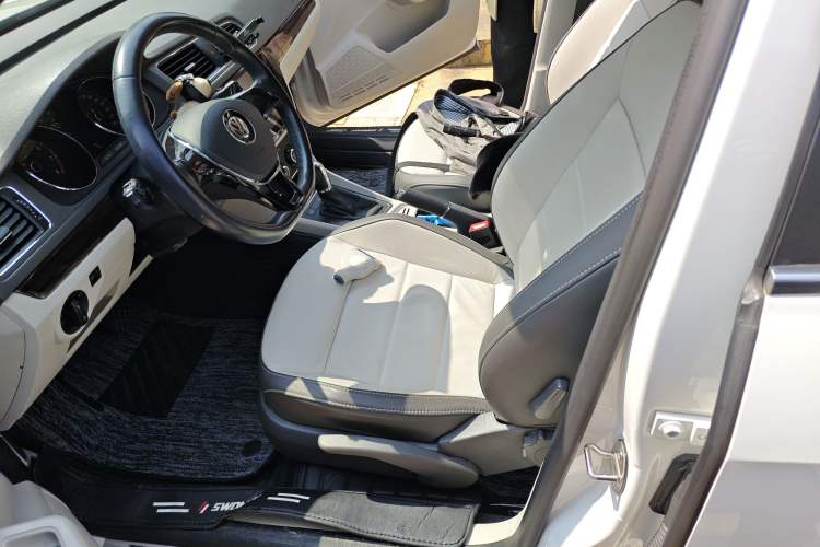 Used Volkswagen Gran Lavida 2015 230TSI DSG Comfort Edition
