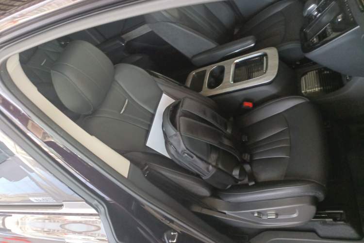 Used Hongqi HQ9 PHEV 2024 2.0T Four-Wheel Drive Business Edition Right Front Seat