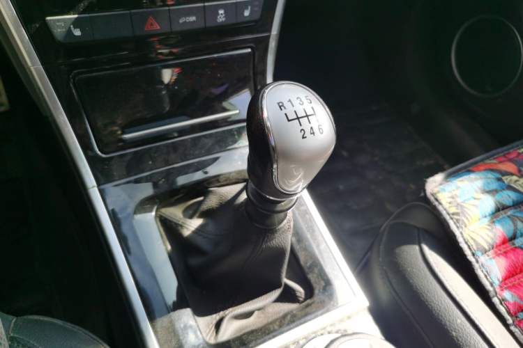 Used Haval H2 2017 Red-Label 1.5T Manual Two-Wheel Drive Luxury Model Gear Lever