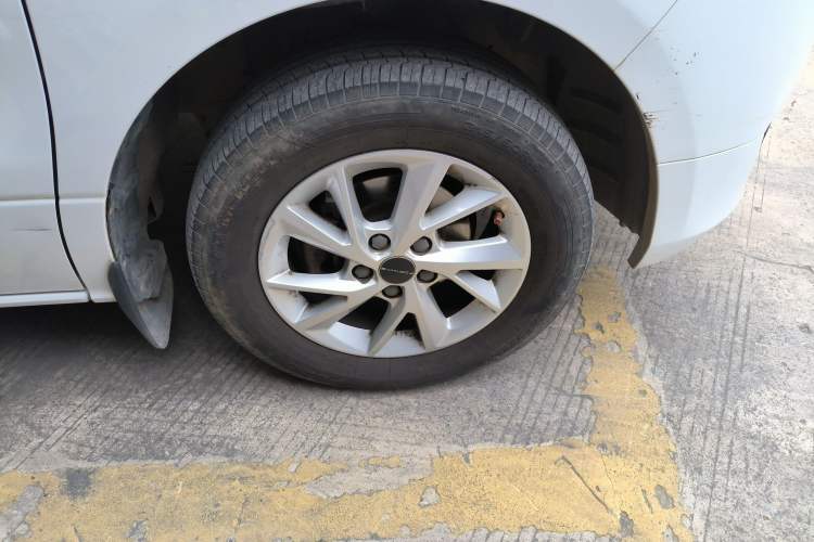 Used FORTHING Lingzhi PLUS 2021 Travel Edition 2.0L Manual Luxury 7-Seater
