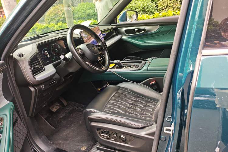 Used GAC Trumpchi GS8 2022 Double-Energy Series 2.0TM Two-Wheel Drive Prestige Edition (6 Seats) Left Front Seat