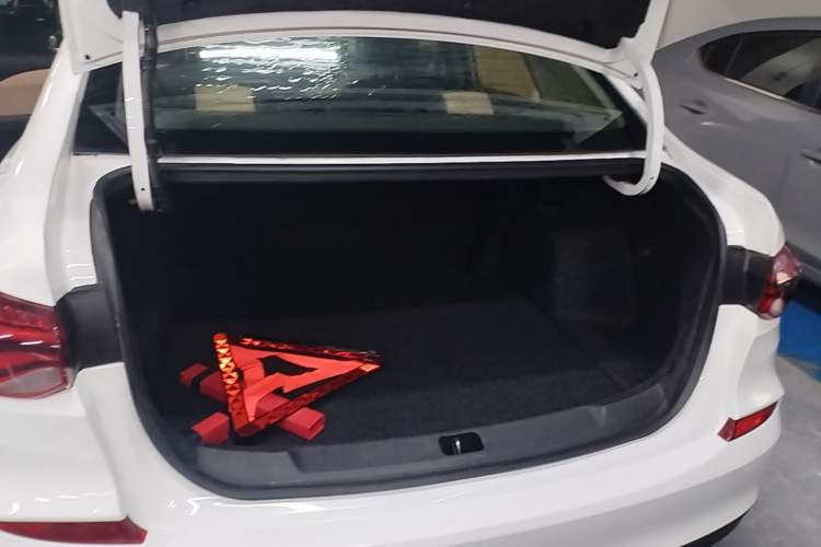 Used Chevrolet Monza 2020 320 Automatic Enjoyment Edition Trunk