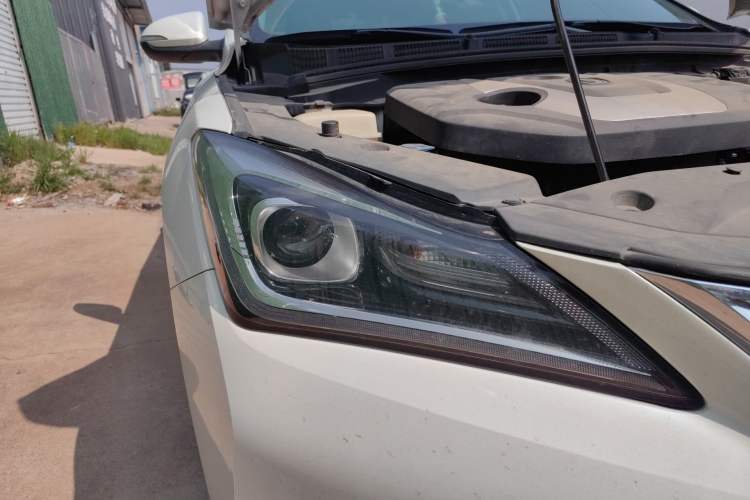 Used CHANGAN Eado 2018 High-Energy Edition 1.6L GDI Automatic Pioneer Model China V Standard Right Front Headlight