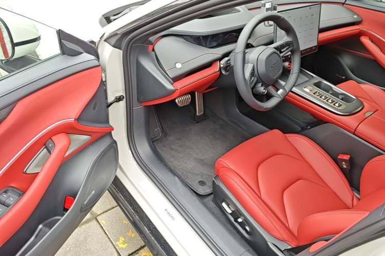Used Xiaomi Auto SU7 2024 Four-Wheel Drive Ultra-Long Range Advanced Intelligent Driving Max Edition