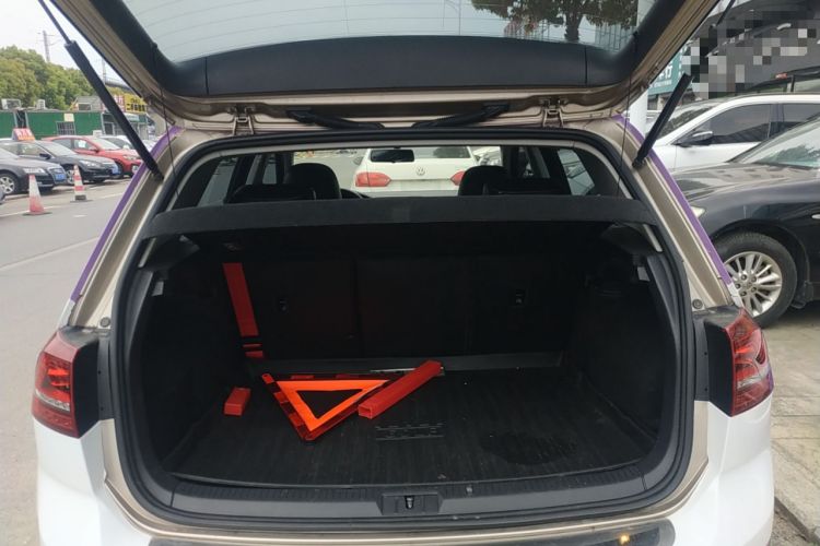 Used Volkswagen Golf 2017 1.6L Automatic Comfort Million-Vehicle Anniversary Edition
