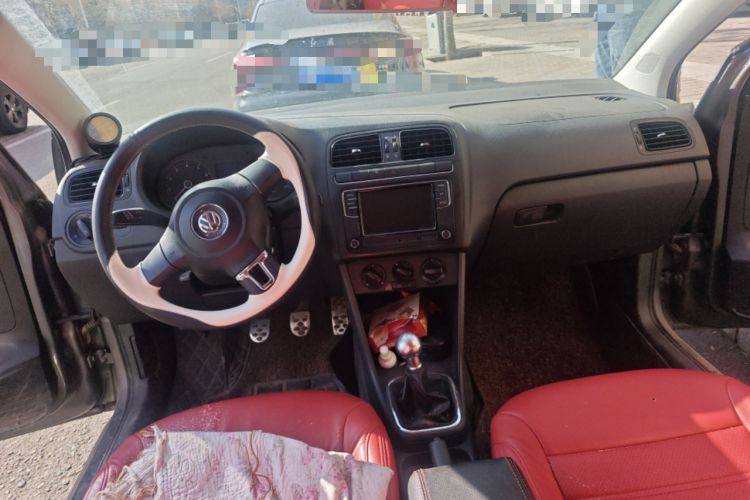 Used Volkswagen Polo 2011 1.4L Manual ZhiLe Edition Center Console