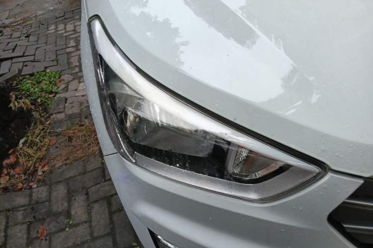 Used Hyundai ix25 2015 1.6L Automatic Two-Wheel Drive Smart GLS Trim Right Front Headlight