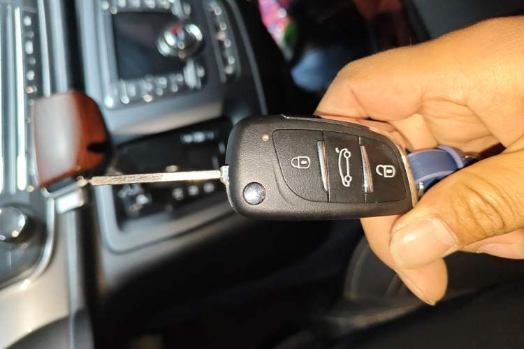 Used SAIC MAXUS G10 2016 2.0T Automatic Elite Edition Vehicle Key