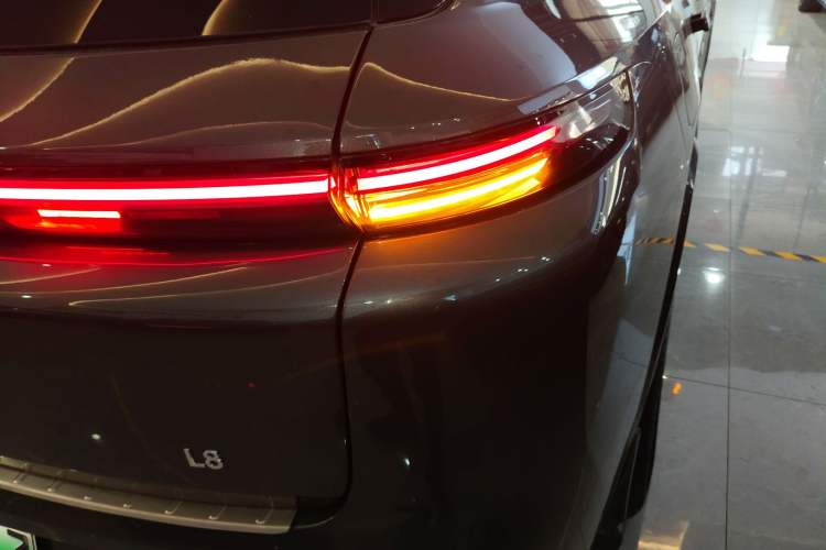 Used Li Auto L8 2023 Pro Model
