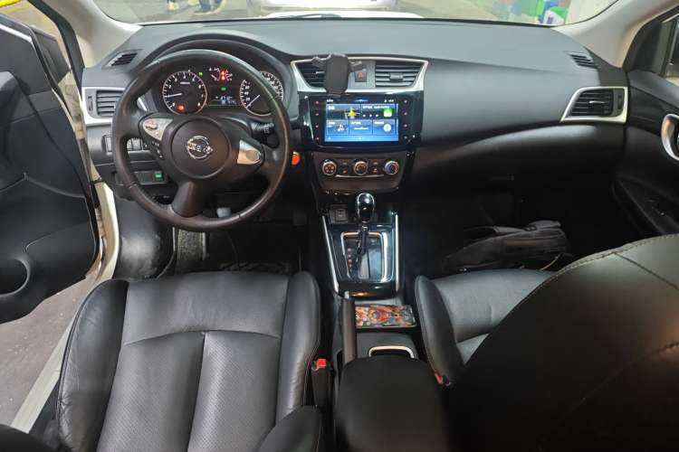 Used Nissan Sylphy 2019 1.6XV CVT Smart Connect Luxury Edition China VI Standard Center Console