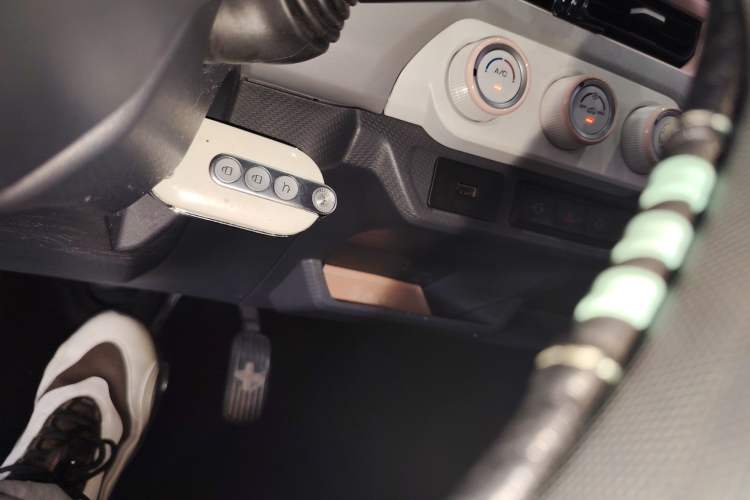 Used Chery QQ Ice Cream 2022 170km Sundae Phosphate Lithium-Ion