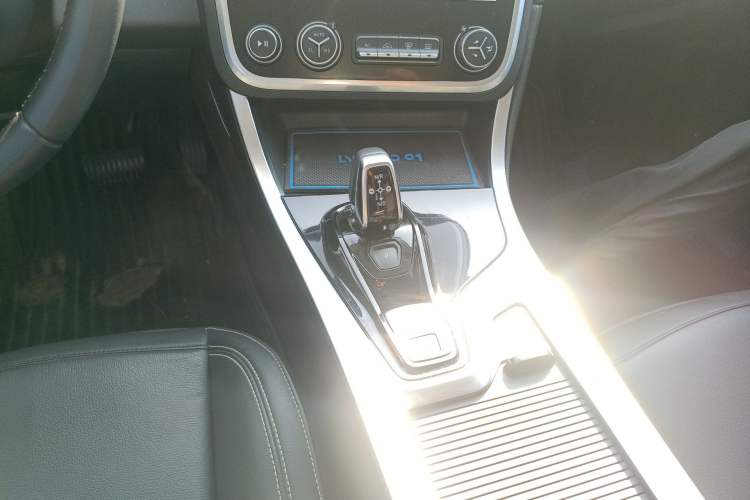 Used Lynk & Co 01 2017 2.0T Two-Wheel-Drive Version Gear Lever