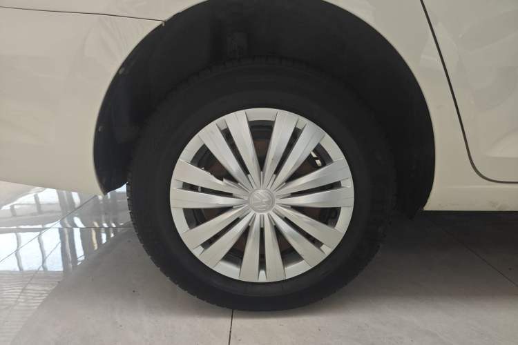 Used Volkswagen Santana 2016 1.6L Manual Fashion Edition Exterior 5