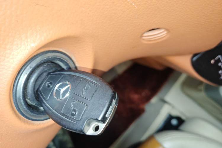 Used Mercedes-Benz Vito 2011 2.5L 7-seater executive version Vehicle Key