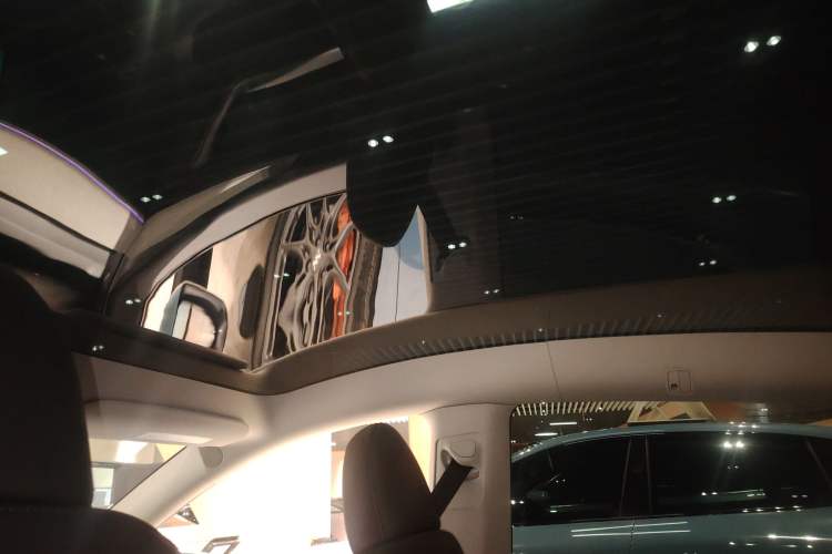 Used Tesla Model Y 2023 Long-Range All-Wheel-Drive Version