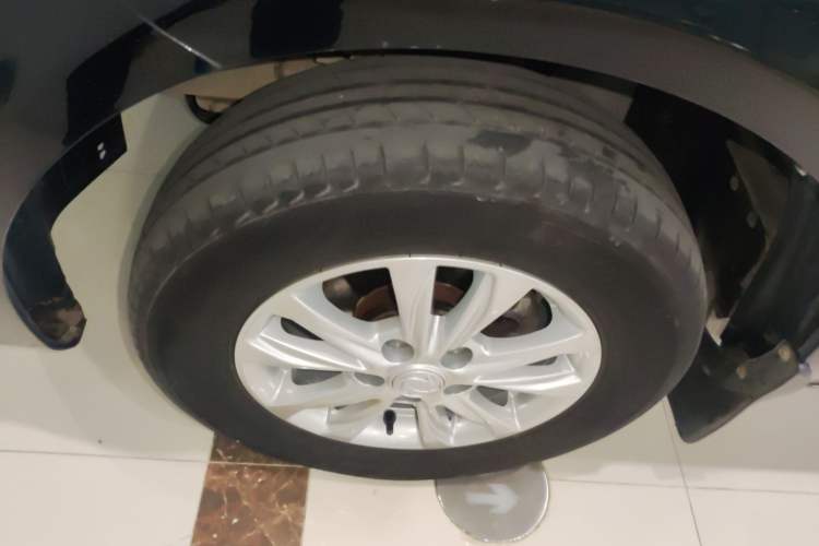 Used FORTHING Lingzhi 2020 M5L 1.6L Luxury 7-Seater Left Front Wheel Hub