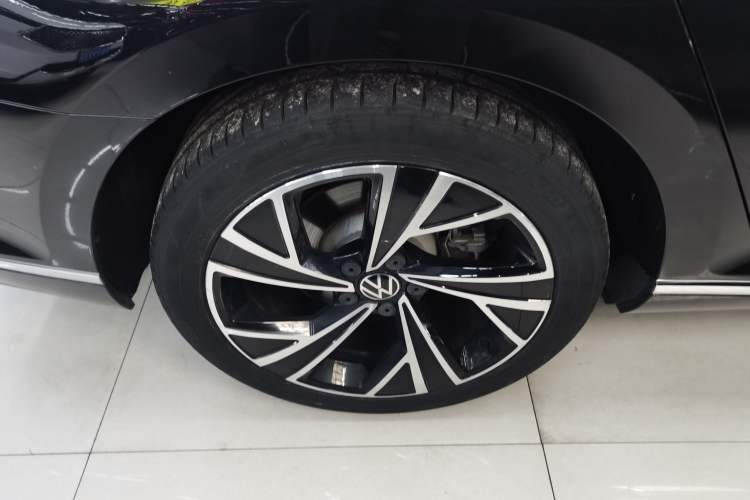 Used Volkswagen Magotan 2020 330TSI DSG Luxury Edition Right Rear Wheel Hub