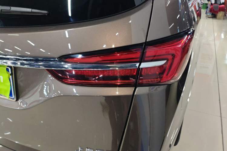 Used Buick GL8 2021 Land Cruiser Executive Class 652T Smart Luxury Model Right Rear Taillight