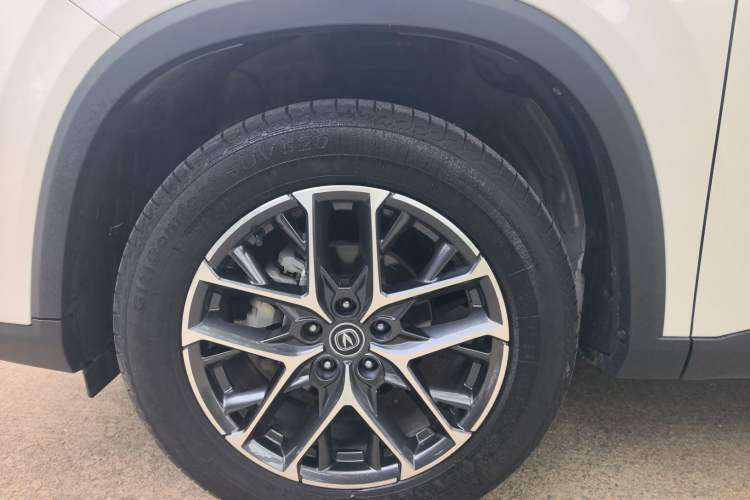 Used CHANGAN CS75 PLUS 2022 2nd Generation 1.5T Automatic Prestige Version Left Front Wheel Hub