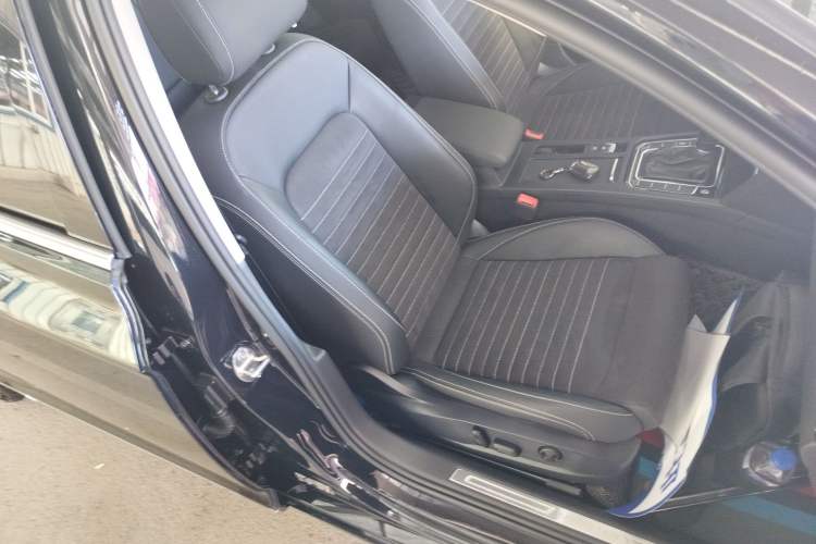 Used Volkswagen Magotan 2020 380TSI DSG Luxury Version Right Front Seat