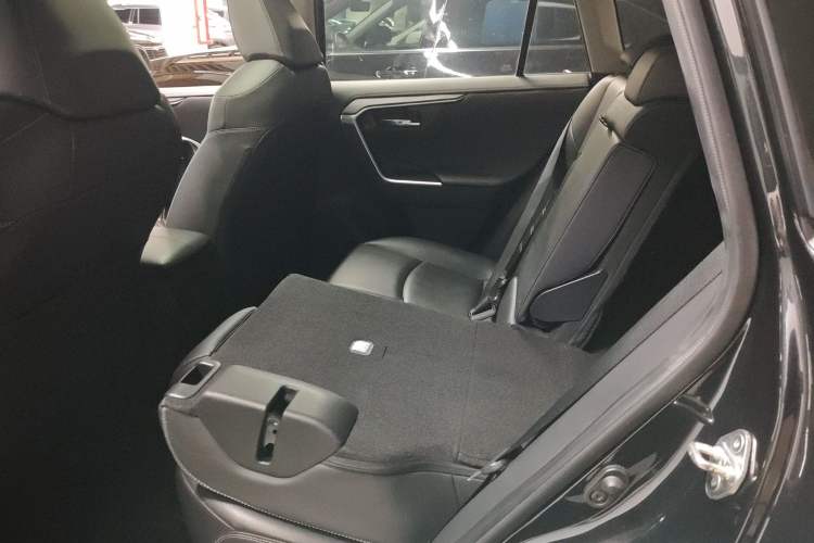 Used Toyota RAV4 2021 2.0L CVT Two-Wheel Drive Fashion PLUS Edition Left Rear Seat