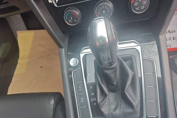 Used Volkswagen Magotan 2017 330TSI DSG Leading Model
