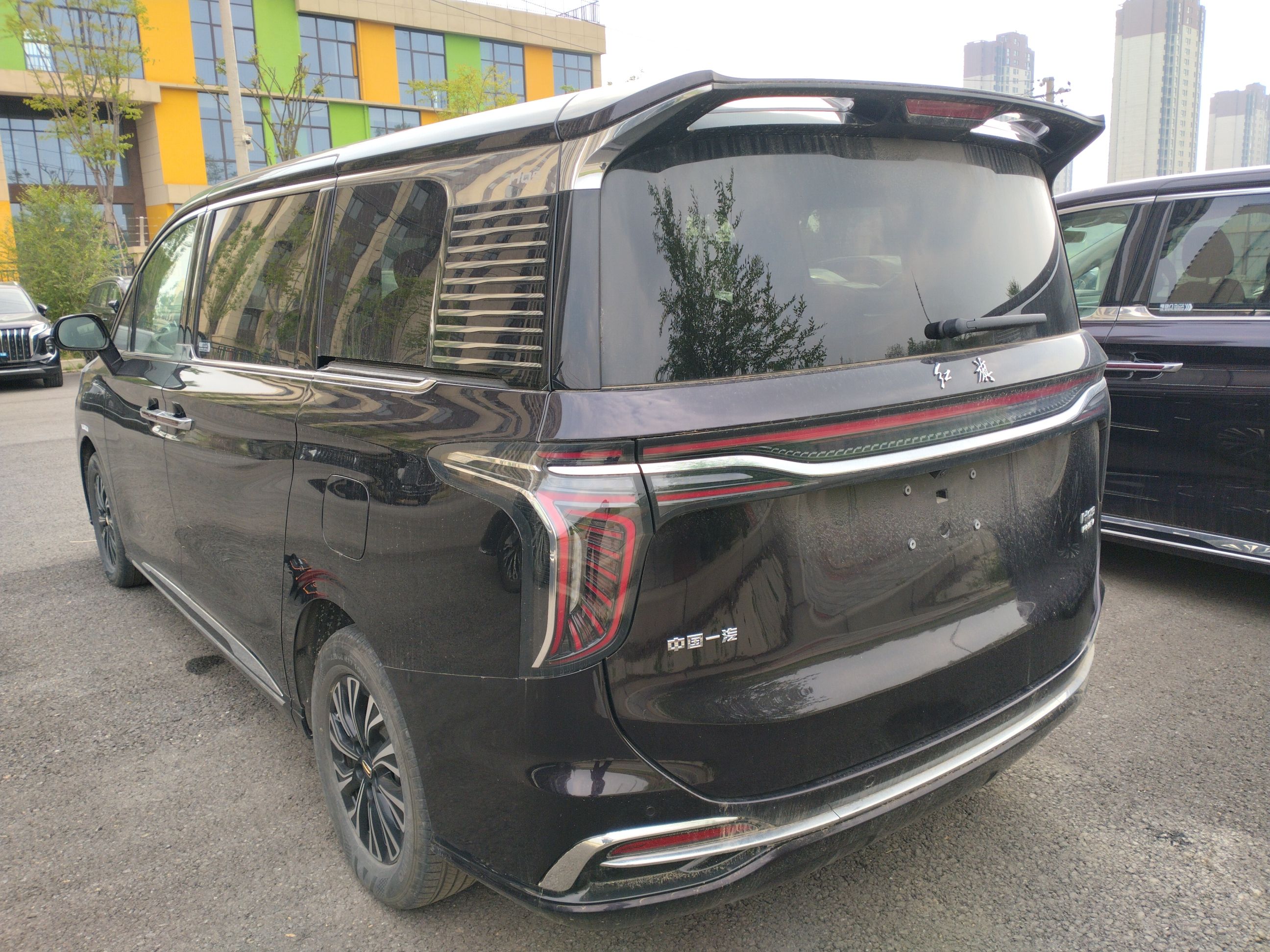 Hongqi HQ9 PHEV 2024 2.0T Four-Wheel Drive Business Edition — снимка 4