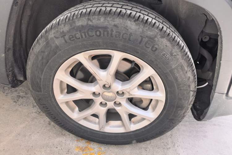 Used Jeep Cherokee 2016 2.4L Professional Edition Right Front Wheel Hub