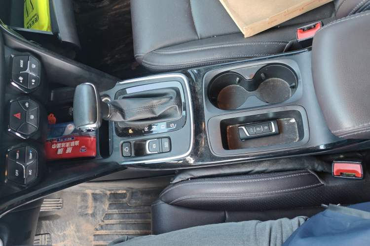 Used GAC Trumpchi GS4 2018 235T Automatic Two-Wheel Drive Elite Edition Gear Lever