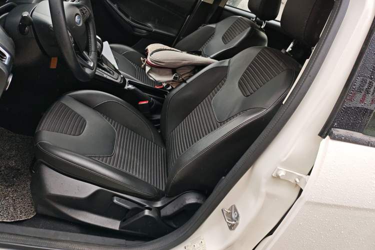 Used Ford Focus 2018 Sedan Classic 1.6L Automatic Trendy SmartDrive Edition
