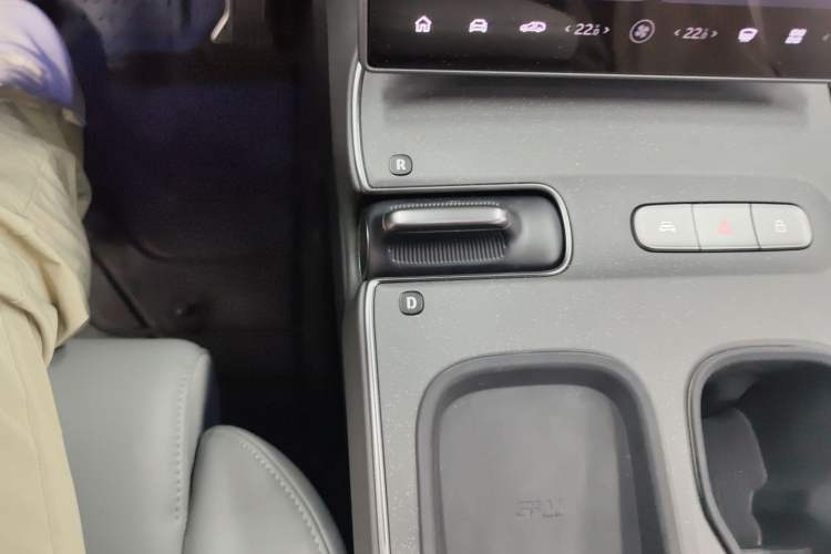 Used Nio ET5T 2024 75kWh Touring Gear Lever