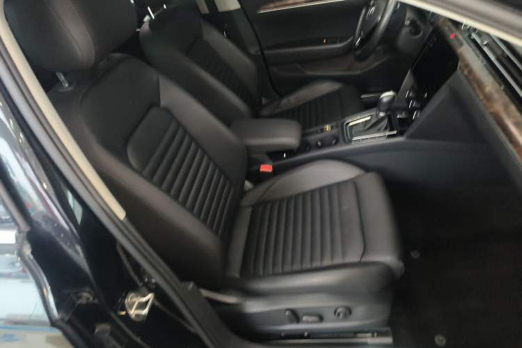 Used Volkswagen Magotan 2019 330TSI DSG Leading Model China VI Standard Right Front Seat