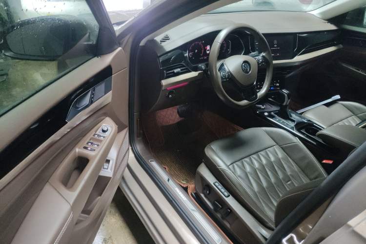 Used Volkswagen Passat 2020 330TSI Luxury Edition China VI
