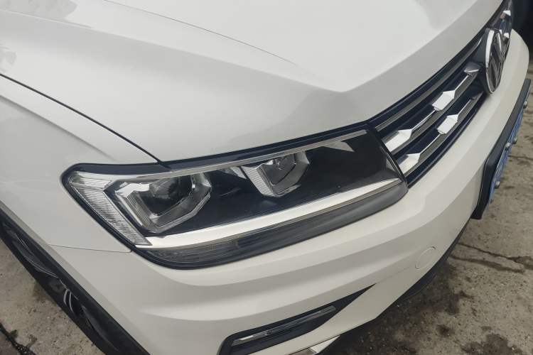Used Volkswagen Tiguan L 2019 280TSI Automatic Two-Wheel Drive Panoramic Comfort Edition China V Standard Right Front Headlight
