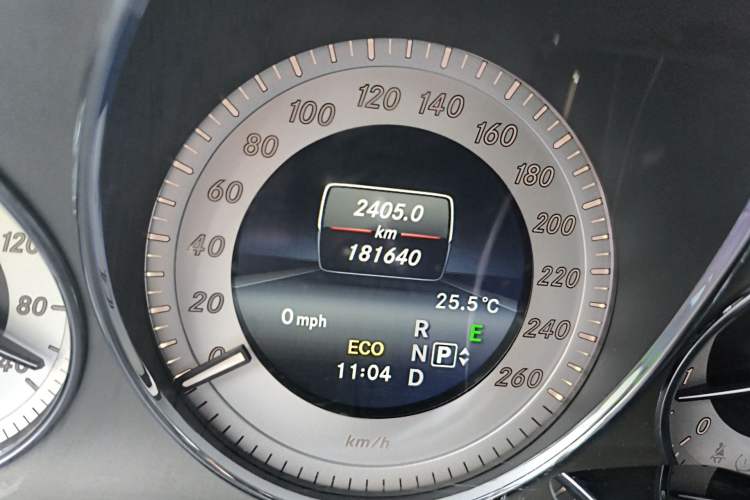 Used Mercedes-Benz GLK-Class 2015 GLK 260 4MATIC Dynamic Edition Ultimate Version Odometer Close Up