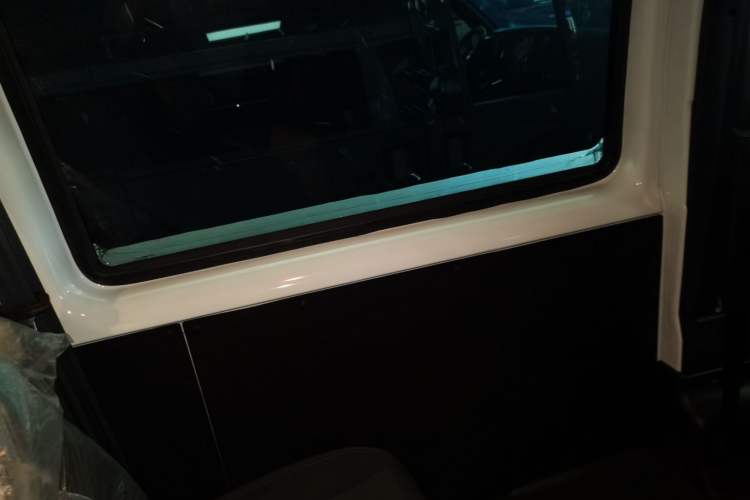 Used JMC Fushun 2025 2.0T 6MT Diesel Short-Wheelbase Low-Roof Commercial Multi-Purpose Passenger Vehicle with 5/6 Seats and Twin-Swing Tailgate
