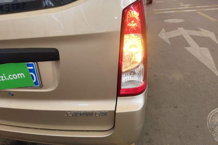 Used Wuling Rongguang S 2023 1.5L Base Version 5/7 Seats Right Rear Taillight
