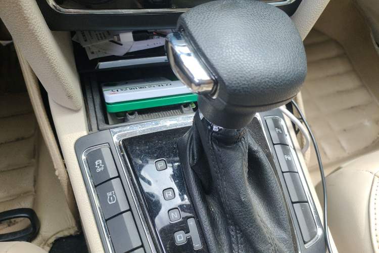 Used Skoda Superb 2012 1.8TSI Automatic Elegant Edition Gear Lever