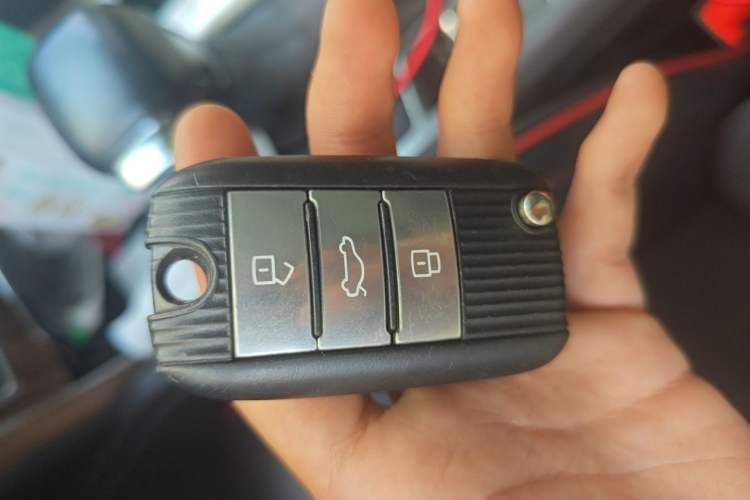 Used Roewe RX8 2018 30T Smart Connectivity Two-Wheel Drive Flagship Edition