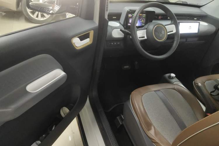 Used Wuling Hongguang MINIEV 2022 GAMEBOY 200km Gaming Edition with Lithium Iron Phosphate
