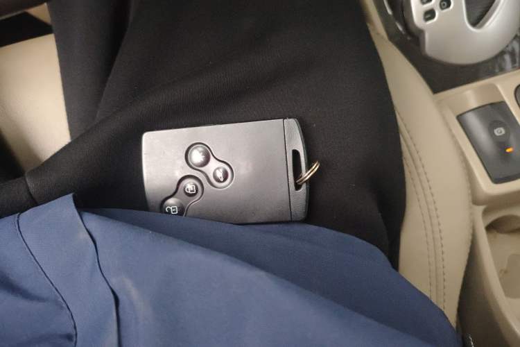 Used Renault Koleos 2012 2.5L 4x4 Comfort Edition with Navigation