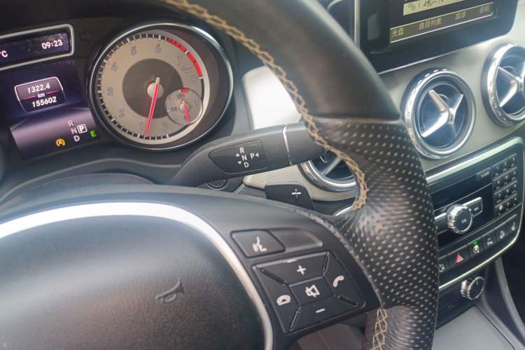 Used Mercedes-Benz GLA 2015 GLA 220 4MATIC Fashion Model
