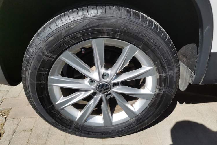 Used Volkswagen Tiguan 2015 1.8TSI Automatic Two-Wheel Drive Comfort Edition Right Rear Wheel Hub