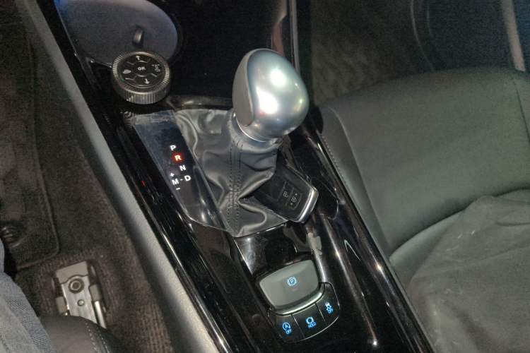 Used Toyota IZOA 2020 2.0L Yichi Version
