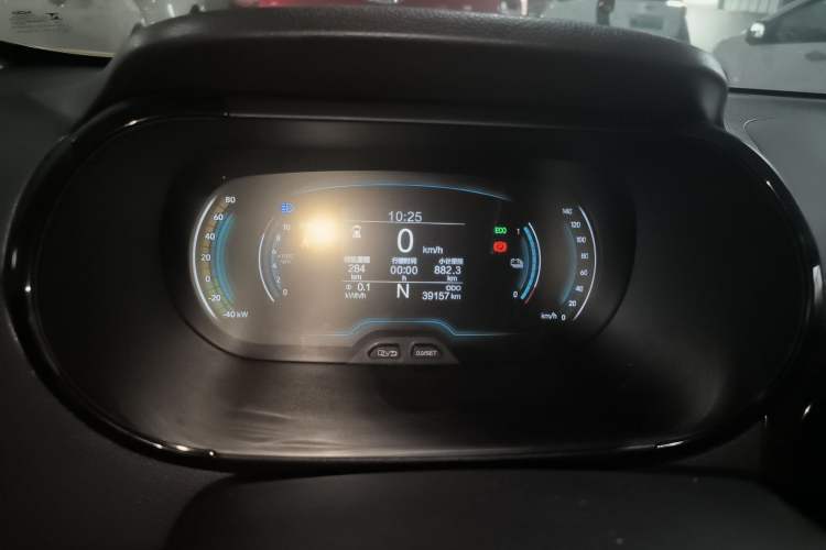 Used Chery QQ Little Ant 2022 Revised Version Sweet Pink Edition Half-Sugar Version Lithium Iron Phosphate 30.7 kWh 30 kW 301 km Instrument Cluster