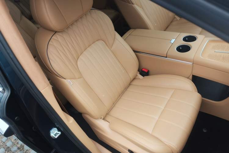 Used VOYAH Dream 2025 PHEV Four-Wheel-Drive Flagship Kunpeng Edition Right Front Seat