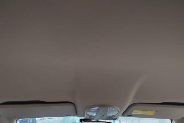 Used FAW Yingzhi 737 2016 1.5L CVT Luxury Navigation Edition Headliner