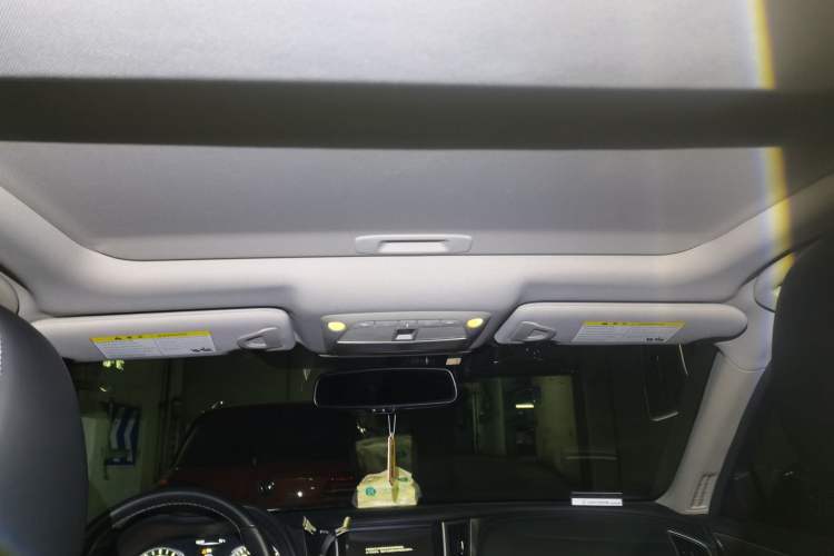 Used Infiniti Q50L 2018 2.0T Enjoyment Version China VI Standard Headliner