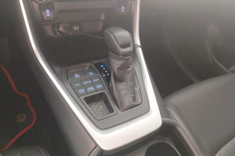 Used Toyota Wildlander 2020 2.0L CVT 4x4 Luxury Edition
